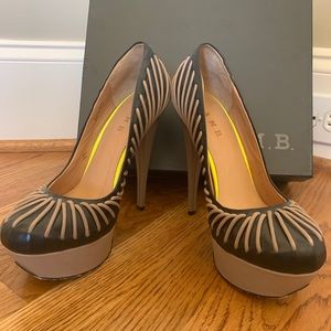 L.A.M.B Holiday Pump